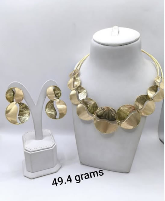 Statement gold necklace set